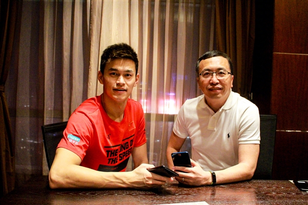 ���췢���ٷ�������ҫ8X Max���ţ����ԡ����οռ䡷