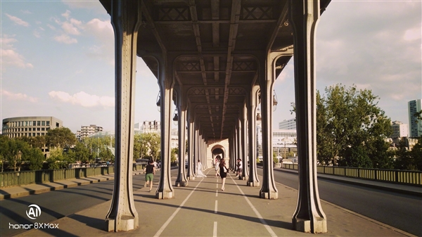 ���췢���ٷ�������ҫ8X Max����