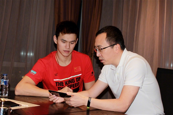 ���췢���ٷ�������ҫ8X Max���ţ����ԡ����οռ䡷