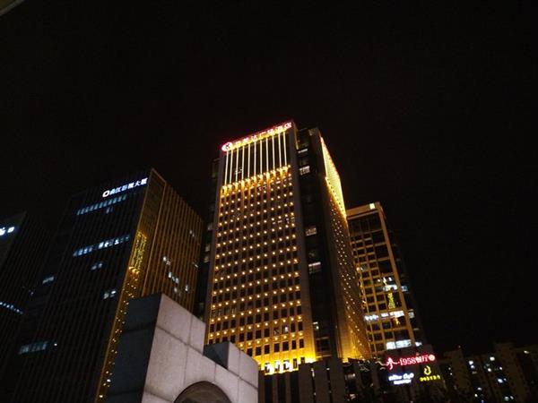 ��ҫ8X Max���֣�5000mAh��ؼӳ� 1499Ԫ��