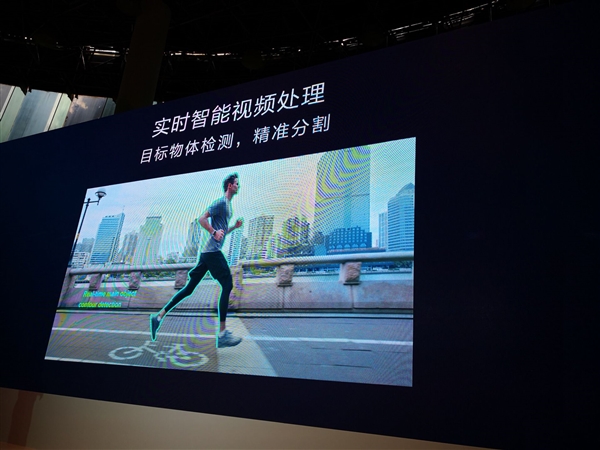 ��Ϊ����980������ʽ�������ߴ������һ AI��̨��