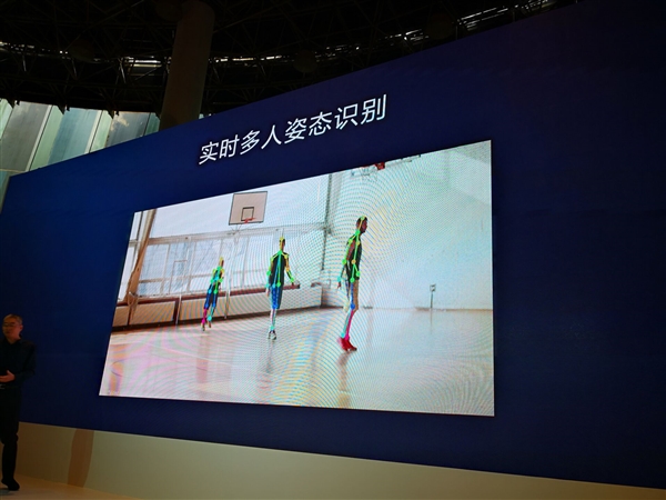 ��Ϊ����980������ʽ�������ߴ������һ AI��̨��