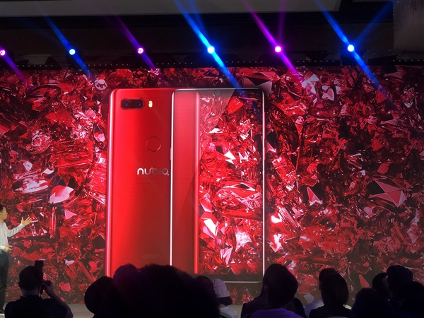 Ŭ�����ޱ߿��콢Z18����������845+8G�ڴ� 2799Ԫ��