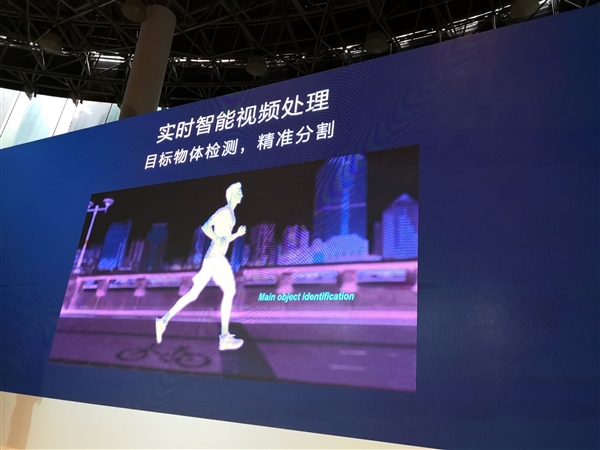 ��Ϊ����980������ʽ�������ߴ������һ AI��̨��