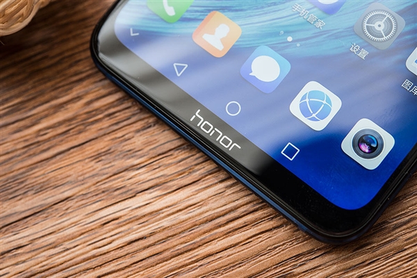 ��ҫ8X Maxͼ�ͣ�5000mAh��������� 1799Ԫ