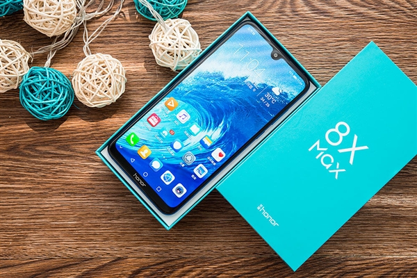 ��ҫ8X Maxͼ�ͣ�5000mAh��������� 1799Ԫ