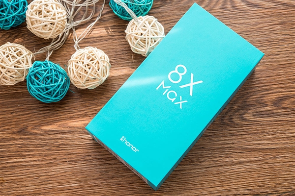 ��ҫ8X Maxͼ�ͣ�5000mAh��������� 1799Ԫ