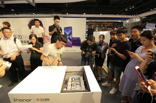 ��ҫ8X Max��ս��ռ�Լ۱ȣ��ֳ��������ռ���ֻ�