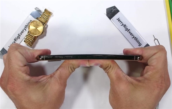 Ű�����˲���iPhone XS Max����Ļ�;�ͷ������ĥ