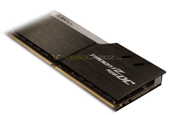 ֥/ZADAKչʾ32GB DDR4ڴ