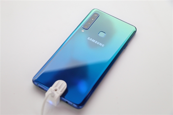 Galaxy A9sӳ 3499Ԫ