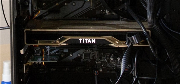 NVIDIA RTX TITANԿع⣺̿Ų
