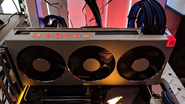 AMD Radeon VIIܷУȫ׿7nmϷоϲ