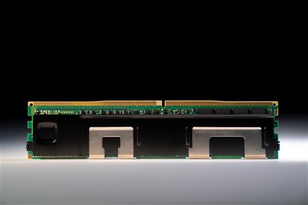 Intel¶ڳ־ڴ棺DDR5