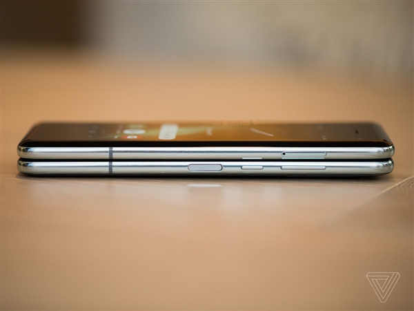 三星Galaxy Fold可折叠屏手机上手体验：折痕可见、大屏体验爽翻
