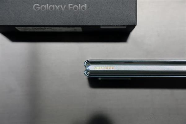 三星Galaxy Fold首发评测：弯的Phone能成手机未来吗