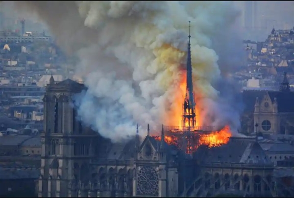 巴黎圣母院突遭大火！雷军微博祈祷