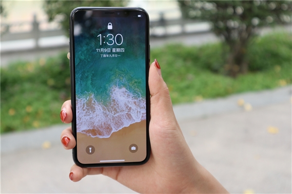 分析师郭明�Z：2019年新iPhone最高配前后4颗1200万镜头
