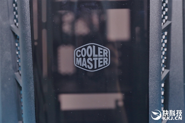 ǰ˫͸  MasterBox MB320Lͼ