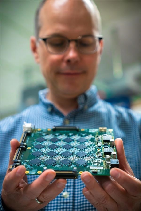 Intel公布神经拟态新进展：超过传统CPU 1000倍