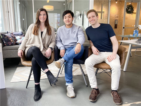 ֻ��50���û� ȴ��ֵ25�ڣ����App�������罻�桰���š�