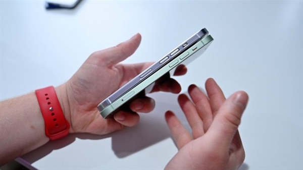 �Ա�ƻ��12��iPhone 13ȫϵ��ģ�������ࣺ�����θо���Σ�