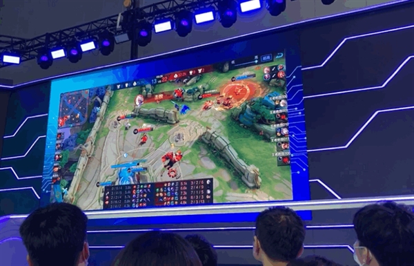 马化腾的2万不好赚!绝悟AI稳如猛虎 人类王者被虐成狗