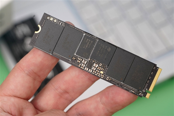 ϣݿ530 SSDͼͣPCIe 4.0 7.3GB/s