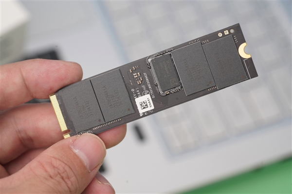 ϣݿ530 SSDͼͣPCIe 4.0 7.3GB/s