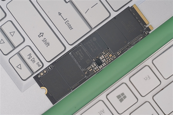 ϣݿ530 SSDͼͣPCIe 4.0 7.3GB/s