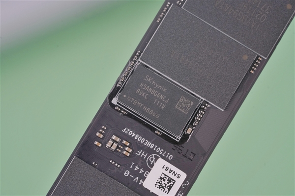 ϣݿ530 SSDͼͣPCIe 4.0 7.3GB/s