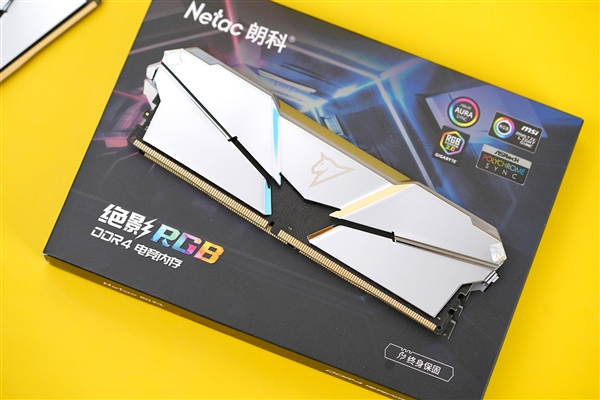 ʿƾӰRGB DDR4ڴͼͣ״B-Die