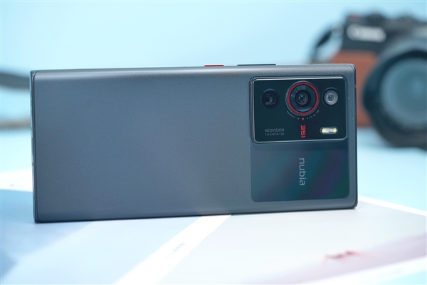 行业第一颗35mm主摄！努比亚Z40 Pro星际黑开箱图赏