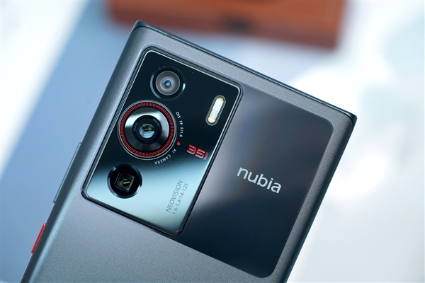 行业第一颗35mm主摄！努比亚Z40 Pro星际黑开箱图赏