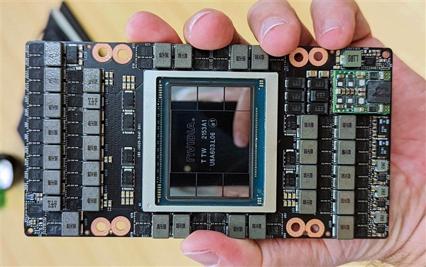 24.2万元！NVIDIA 4nm H100计算卡第一次露出真容：80GB显存