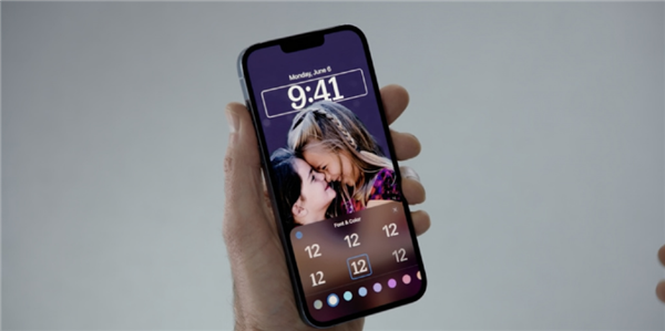 iOS 16发布上热搜 苹果多处更新被用户吐槽：就记住自定义锁屏