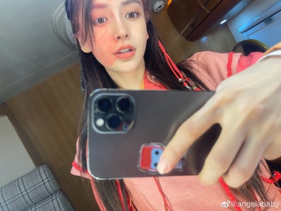 Angelababy《仙剑》怼脸cos自拍 红粉扑面难掩美貌