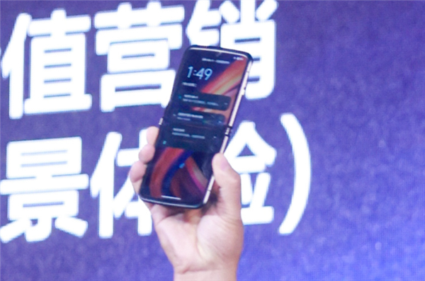 骁龙8+折叠旗舰！moto razr 2022真机官方首曝：下巴消失了