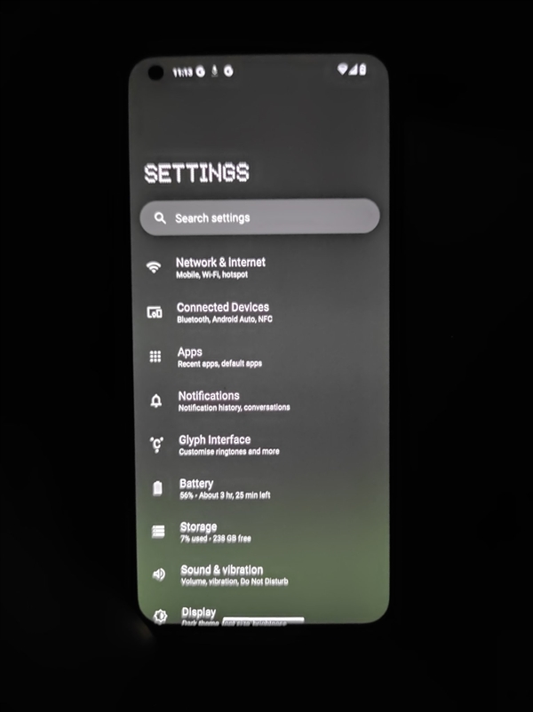 2800元 Nothing Phone 1翻车：屏幕发绿