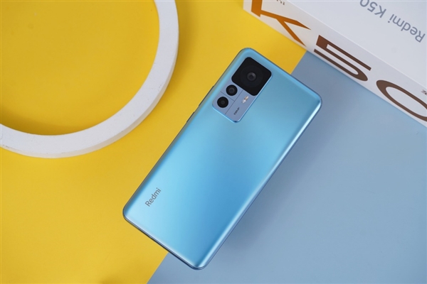 1.5K旗舰直屏、一亿像素！Redmi K50至尊版冰蓝色图赏