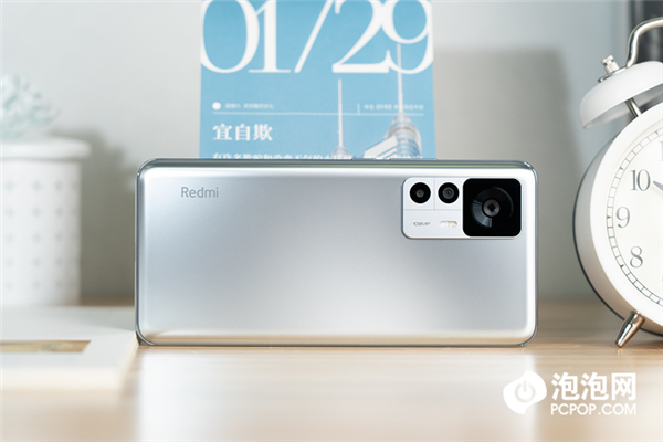 Redmi K50至尊版上手：性能调校超级狂暴 游戏拉成一条直线