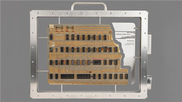 看 史上最贵台式机！苹果Apple-1被卖 这售价能在上海等买套房