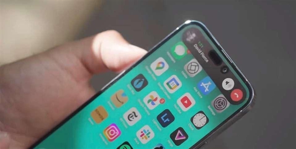 iPhone 14 Pro灵动岛强光下暴露真容：体验极其割裂！