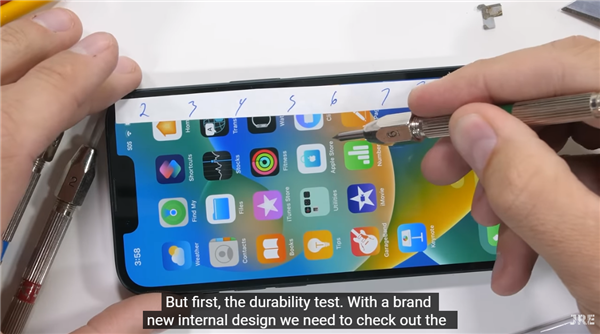 博主实测苹果14/ Pro刮擦摔砸 与iPhone 13玻璃耐用性基本相同