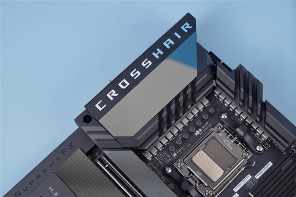 锐龙7000旗舰座驾！ROG CROSSHAIR X670E EXTREME主板图赏