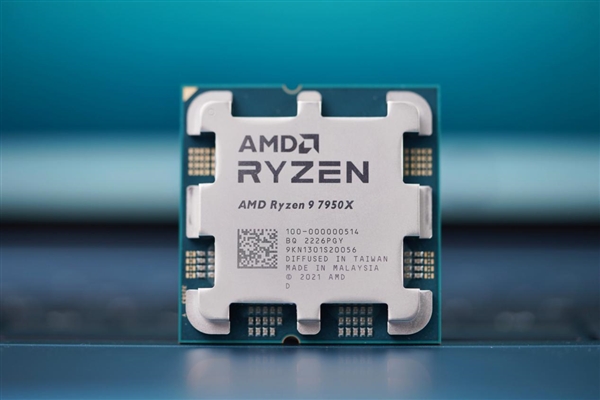 AMD新一代处理器杀到！锐龙9 7950X、锐龙9 7900X图赏