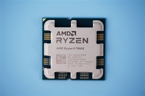 AMD新一代处理器杀到！锐龙9 7950X、锐龙9 7900X图赏