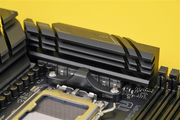 支持PCIe5.0 华硕ROG STRIX B650E-E GAMING WiFi图赏