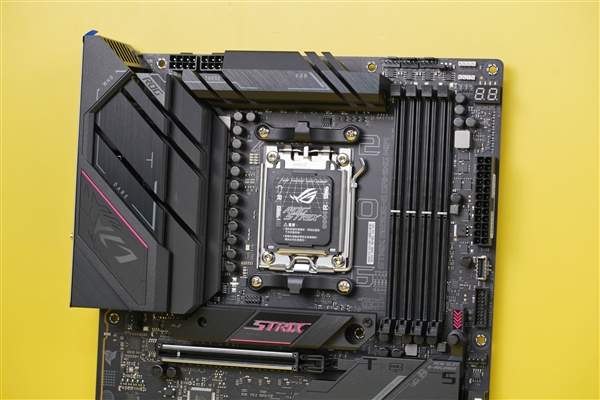 支持PCIe5.0 华硕ROG STRIX B650E-E GAMING WiFi图赏