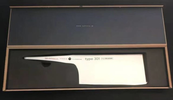 保时捷开始卖菜刀了 标价1700元：刀把造型怪异